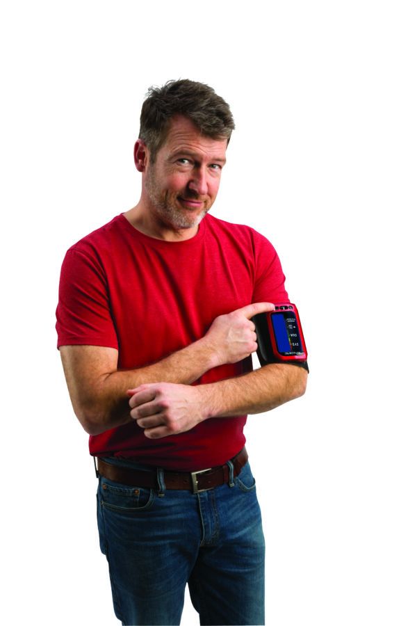 Man wearing SmartHeart 01-509 monitor