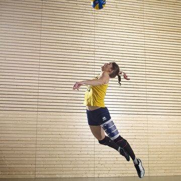 Playing volleyball with the Myotrain brace on.