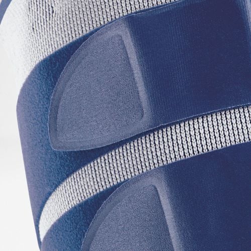 Straps of the thigh brace.