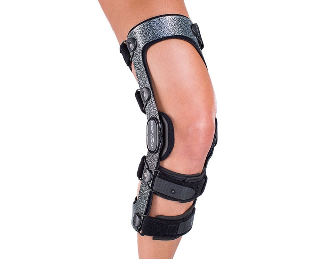 左膝 装具　フォーオール　Donjoy　かぶれ防止サポーター付き Donjoy Armor Knee Brace with Standard Hinge | Vitality Medical