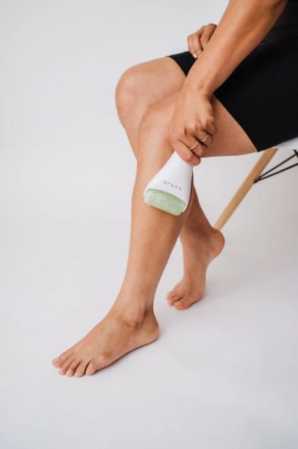 Woman rolling Kanjo on her leg