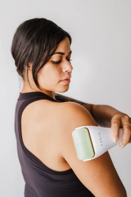 Woman rolling Kanjo on her arm
