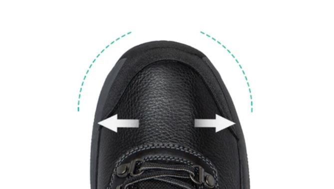 The Men's Hunter Boot features a wide toe box.
