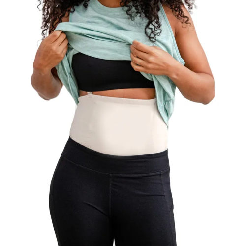 Motif recovery garment with the top of the postpartum support and discreetly under clothing.