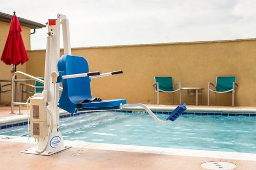 The Aqua Creek Ranger 2 Pool Lift mounted at the edge of a pool.