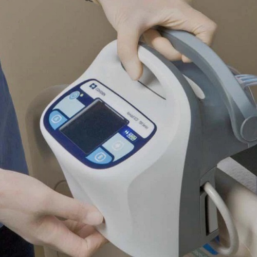 The Kendall SCD 700 Series unit in use by hospital staff.