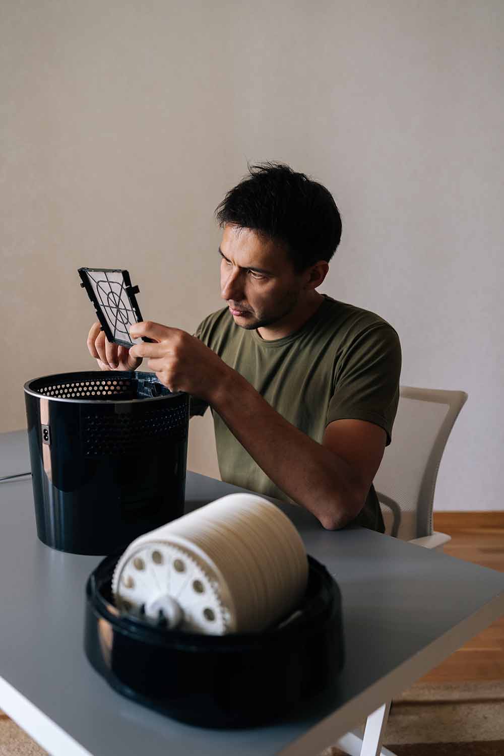 Replacing air filter Replacing air filter