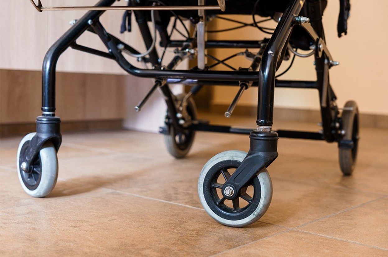 Transport wheelchair